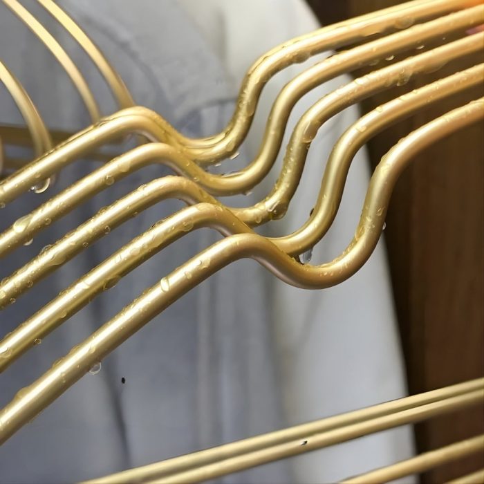 goldhangercloseup